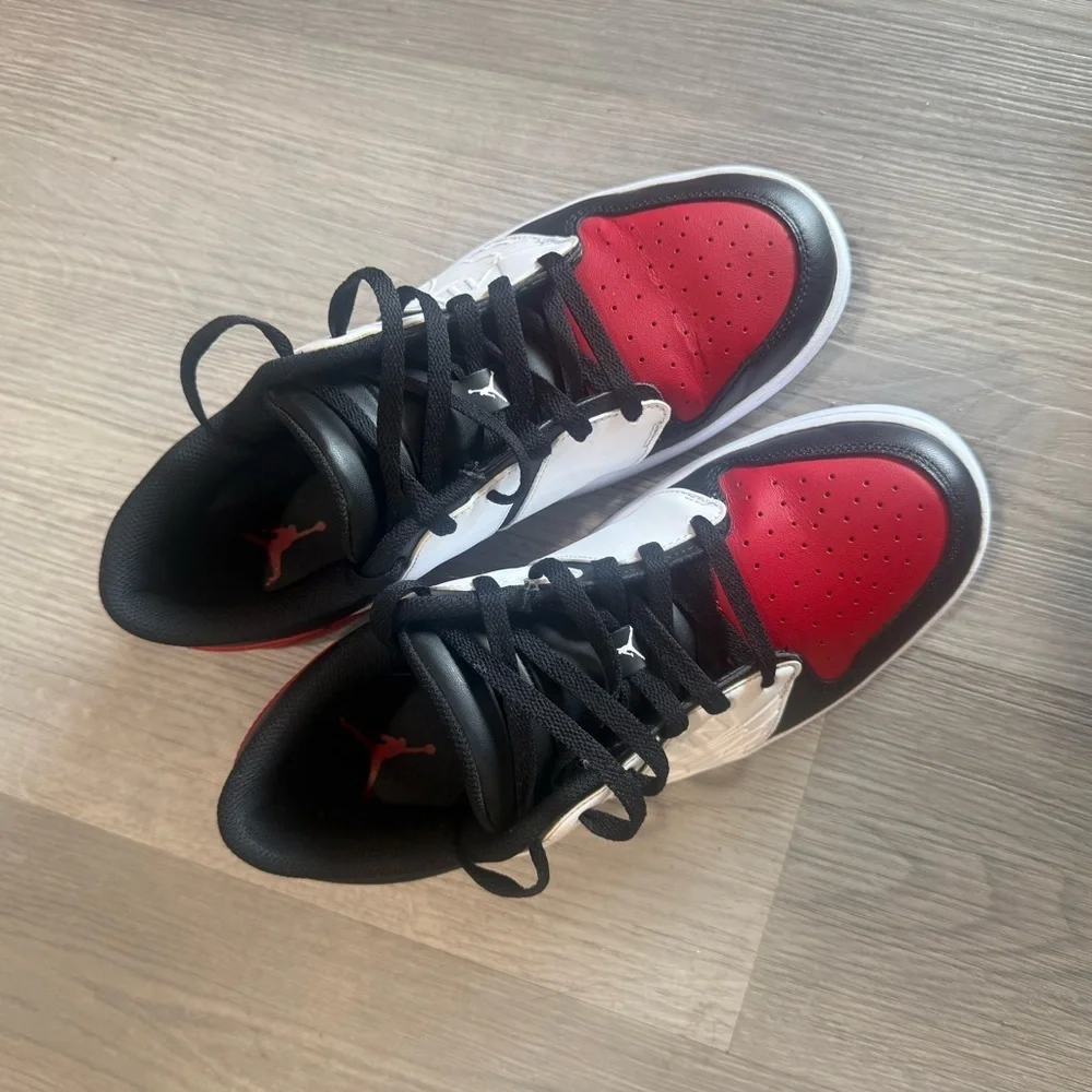 Nike Air Jordan Nu Retro 1 Low in Varsity Red/Black/White Chicago 9.5